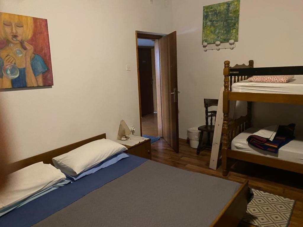 Hostel-Sezanalokev B&B Extérieur photo