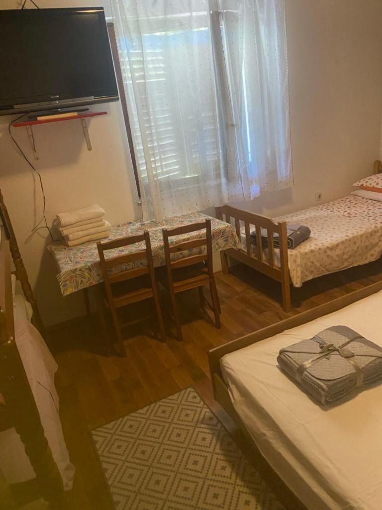 Hostel-Sezanalokev B&B Extérieur photo
